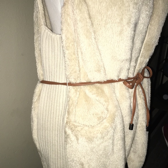 Faux fur vest. - Picture 3 of 4